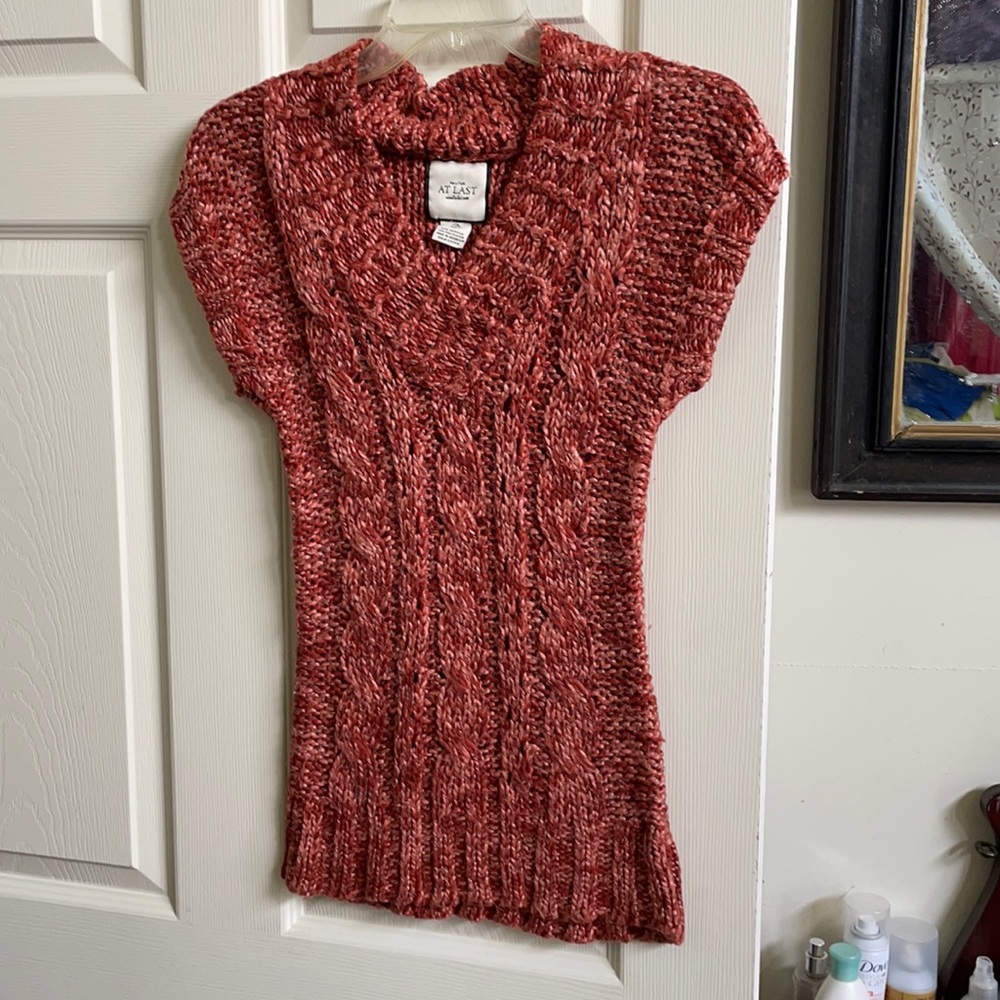 Pre owned At Last short sleeve sweater Size Small